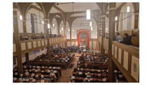 Mehr über den Artikel erfahren Die Bergkirche erstrahlt in herbstlichen Tönen