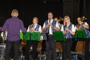 Mehr über den Artikel erfahren Feuerversammlung in Meerholz & Benefizkonzert Laurentiuskirche